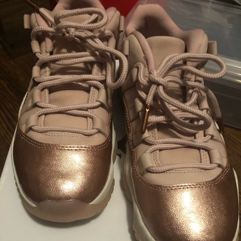 Women’s retro Jordan 11 low rose gold